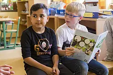 Arda und Leon gehören zur Lerngruppe Wale