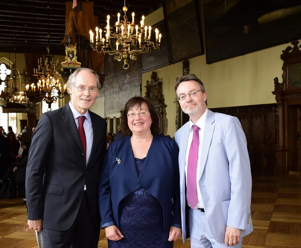 Prof. Matthias Stauch (li.), Staatsrat beim Senator für Justiz und Verfassung, verabschiedet die ehemalige Präsidentin des Landesarbeitsgerichts, Sabine Kallmann, in den Ruhestand und führt den neuen Präsidenten, Thorsten Beck, in sein Amt ein