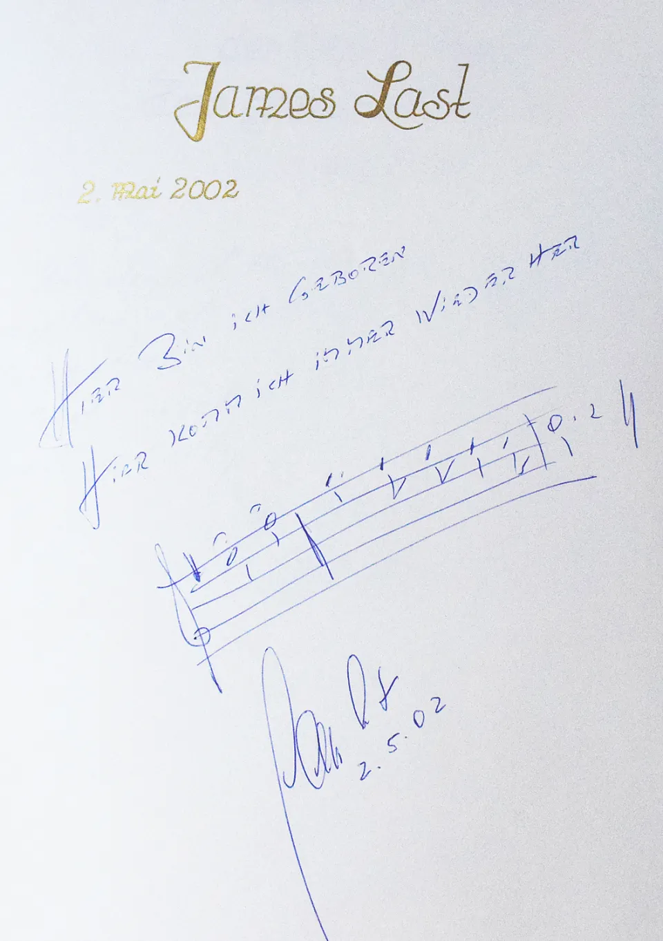 Eintrag von James Last im Goldenen Buch: Hier bin ich geboren - Hier komm  ich immer wieder her. Foto: Senatspressestelle / Anja Raschdorf