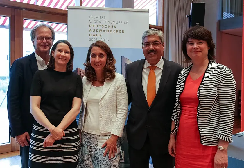 Oberbürgermeister a.D. Jörg Schulz, Dr. Simone Eick, Direktorin, Ayden Özoguz, Beauftragte der Bundesregierung für Migration, Flüchtlinge und Integration, Melf Grantz, Oberbürgermeister von Bremerhaven, Ulrike Hiller, Bevollmächtigte des Landes Bremen beim Bund und für Europa und Staatsrätin für Bundes- und Europaangelegenheiten und Integration (v.l.n.r.) 
