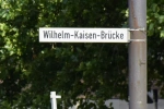 Mit Senatsbeschluß vom 28.12.1979 wurde die "Große Weserbrücke" in "Wilhelm-Kaisen-Brücke" umbenannt 
