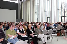 Die Teilnehmerinnen und Teilnehmer im Festsaal