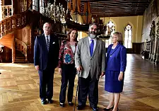 Gruppenfoto im Weltkulturerbe Bremer Rathaus: Prof. Dr. Bernd-Artin Wessels, Bürgermeisterin Karoline Linnert, Ecuadors Botschafter Jorge Jurado, Elke Wessels