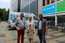 Berthold Reetz, Senatorin Eva Quante-Brandt, Jonas Pot d’Or (v.l.)