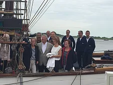Prof. Karin Lochte vom Alfred-Wegener-Institut, Bremerhavens Oberbürgermeister Melf Grantz, Bundespräsident Joachim Gauck, der Präsident des Bremer Senats Carsten Sieling u.v.a. auf der Sail 2015 in Bremerhaven (v.l.)