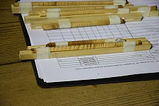 Verschiedene Bohrproben der Holzbalken des Dachstuhls im Bremer Rathaus