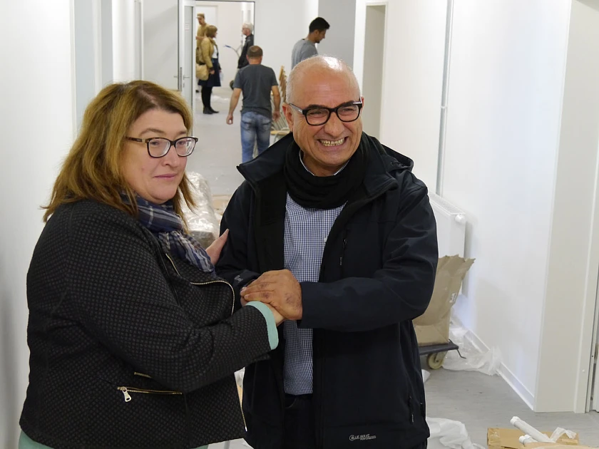 Senatorin Anja Stahmann und Einrichtungsleiter Cemal Bulut (AWO)