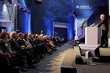Raumfahrt aus Deutschland - Ministerpräsidentenkonferenz informiert sich in Bremen bei Airbus