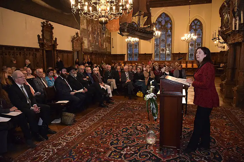 Bürgermeisterin Karoline Linnert bei der Ausstellungseröffnung in der Oberen Rathaushalle