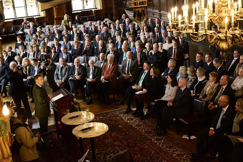 Bürgermeister Sieling spricht zu den Gästen des Jubiläumsempfangs in der Oberen Rathaushalle