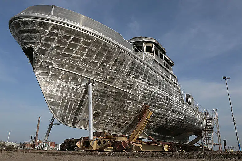 Schwimmfähiger Neubau SK 35 auf Hebewerk in Bardenfleth; Foto:© DGzRS 2014
