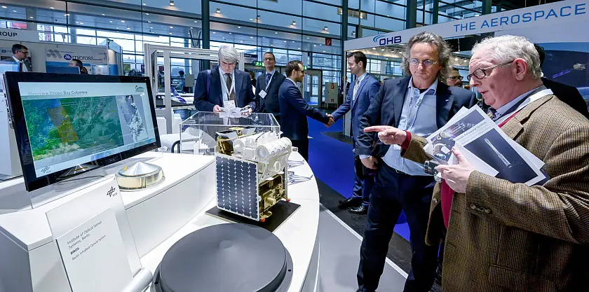 210 Aussteller präsentierten sich im Messebereich der ersten Space Tech Expo auf europäischem Boden