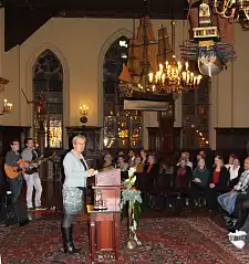 Senatorin Quante-Brandt begrüßt in der Oberen Rathaushalle die 38 Jahrgangsbesten sowie deren Angehörige und Betreuer und Betreuerinnen. 