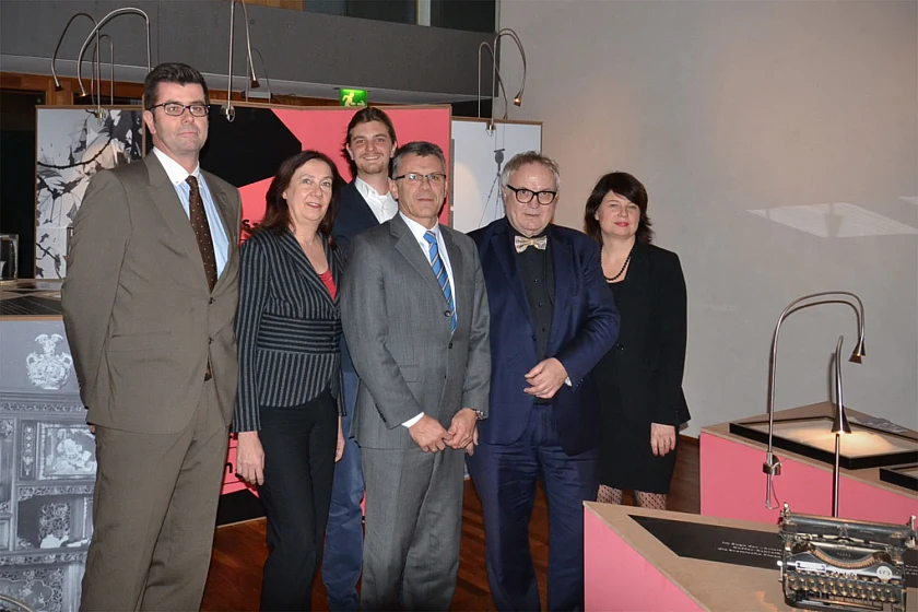 Bei der Ausstellungseröffnung: Prof. Dr. Jaromir Balcar, Bürgermeisterin Karoline Linnert, Johannes Beermann, Staatssekretär Werner Gatzer, Staatsrat Henning Lühr und Ulrike Hiller,  Bevollmächtigte beim Bund, für Europa und Entwicklungszusammenarbeit (von links nach rechts)