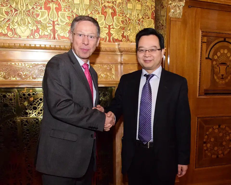 Bürgermeister Dr. Carsten Sieling und Generalkonsul Congbin Sun