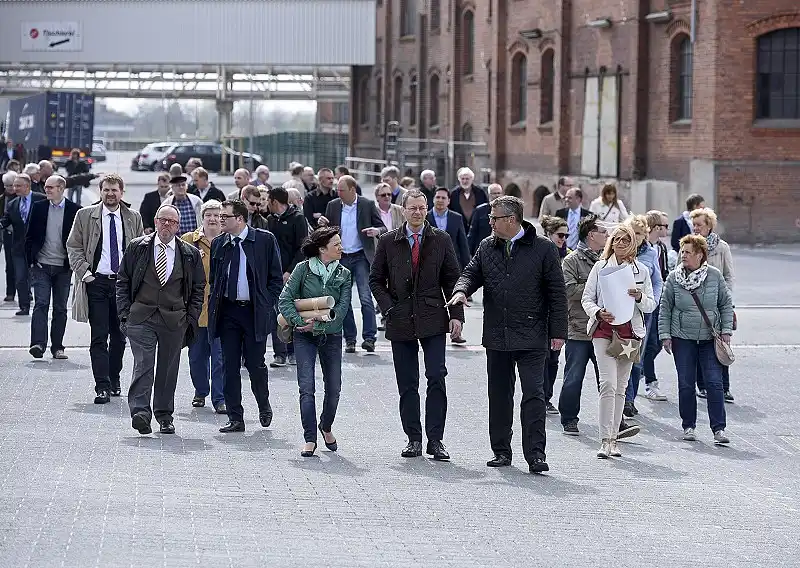 Im Anschluss lud die WFB zum Spaziergang entlang der neu erstellten Historischen Achse.