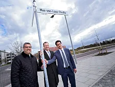 (v.l.n.r.) Andreas Heyer (WFB), Wirtschaftssenator Martin Günthner und Prof. Kurosch Rezwan (Konrektor Universität Bremen) freuten sich über die Fertigstellung der Infrastruktur im Technologiepark Bremen.