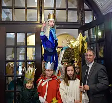 20*C+M+B+16 für das Rathaus – Bürgermeister Sieling mit den Sternsingern | Foto: Senatspressestelle 