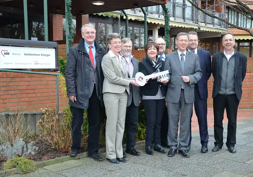 Ullrich Höft (Ortsamtsleiter Hemelingen), Anke van Wahden (Einrichtungsleitung AWO Pflegeheim Arbergen), Erich Kruschel (stellv. Präsident AWO Bremen), Eva-Maria Lemke-Schulte (Präsidentin AWO Bremen), Dr. Burkhard Schiller (Vorstandsvorsitzender AWO Bremen), Dr. Carsten Sieling (Bürgermeister der Freien Hansestadt Bremen), Carl-Martin Köhler (Geschäftsführer AWO Bremen), Ulrich Tilgner (Architekt)