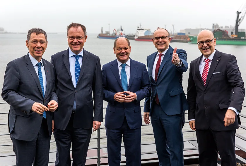 Die Regierungschefs der norddeutschen Länder bei ihrem heutigen Treffen in Wismar: Bürgermeister Carsten Sieling, Ministerpräsident  Stefan Weil, Erster Bürgermeister Olaf Scholz, Ministerpräsident Erwin Sellering und  Ministerpräsident Torsten Albig (von links) 