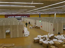 Der Innenausbau ist fast fertig, Handwerker sind noch mit den letzten Arbeiten befasst