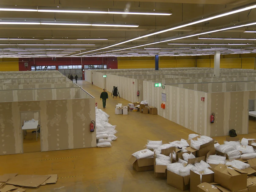 Der Innenausbau ist fast fertig, Handwerker sind noch mit den letzten Arbeiten befasst