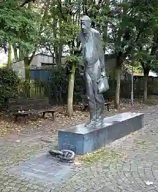 Waldemar Otto, Zur Schicht, 1983, Bronze 