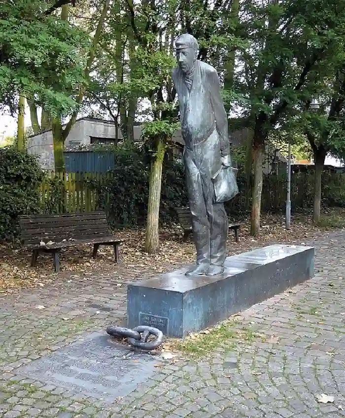 Waldemar Otto, Zur Schicht, 1983, Bronze 