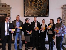 Werben für den "Markt der Möglichkeiten" - Bürgermeister Sieling und der Vorstand des Bremer Rates für Integration 