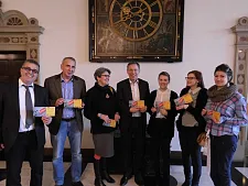 Werben für den "Markt der Möglichkeiten" - Bürgermeister Sieling und der Vorstand des Bremer Rates für Integration 