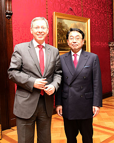 Bürgermeister Sieling mit Japans Generalkonsul Takao Anzawa