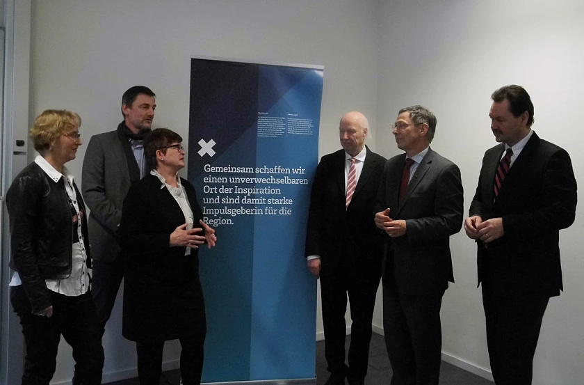 Dialog über die Zukunftsperspektiven rund um den Bremer Flughafen: Konrektorin Prof. Dr. Uta Bohnebeck,  Dekan Prof. Dr. Helmut Eirund, Rektorin Prof. Dr. Karin Luckey, Uwe Nullmeyer, Bürgermeister Dr. Carsten Sieling und Marco Pfleging 