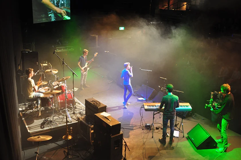 Spaß am Musik-Spektakel – Schulbands treten im Schlachthof auf.  Foto: Jannick Mayntz