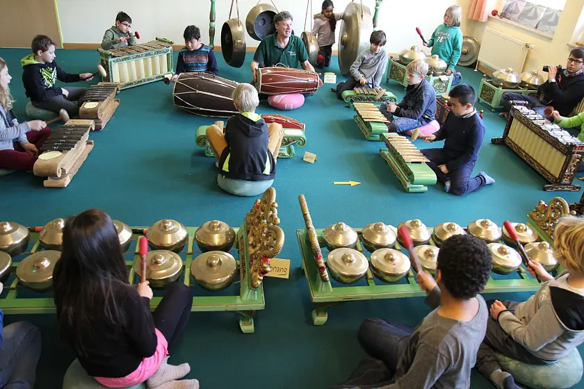 Gemeinsames musizieren in der neuen Musikwerkstatt
