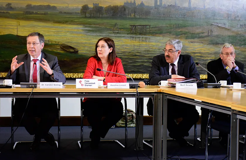 von links: Bürgermeister Carsten Sieling, Bürgermeisterin Karoline Linnert, Bremerhavens Oberbürgermeister Melf Grantz sowie Bremerhavens Bürgermeister Paul Bödeker 