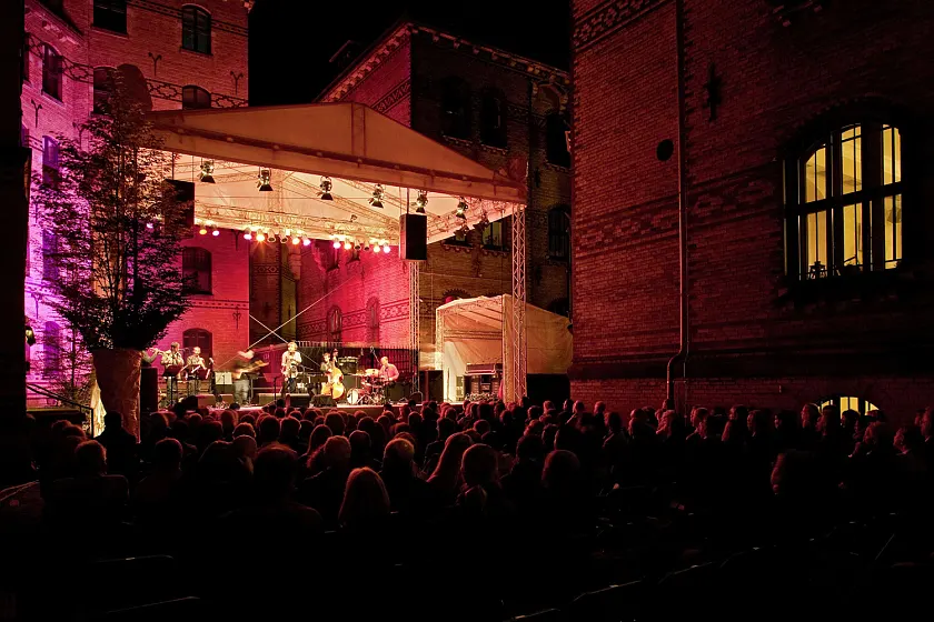 Konzert am Landgericht: Das Publikum genießt Musik in einer besonderen und historischen Atmosphäre