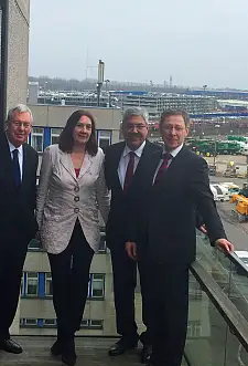 Teilnehmer an den Beratungen über die Zukunft der innerbremischen Finanzbeziehungen, v.l. Bürgermeister Paul Bödeker, Bürgermeisterin Karoline Linnert, Oberbürgermeister Melf Grantz und Bürgermeister Dr. Carsten Sieling