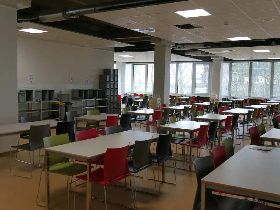 Der Speisesaal in der Notunterkunft