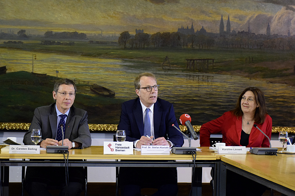 Carsten Sieling (li.), mit Stefan Korioth und Karoline Linnert (re.) bei der Pressekonferenz