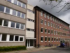 Die Fassade des Übergangswohnheims an der Stolzenauer Straße