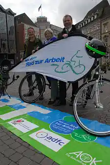 Gemeinsam starteten sie die diesjährige Aktion "Mit dem Rad zur Arbeit": (v. l) Tobias Wolf, Gabriele Fridrich, Jörg Twiefel