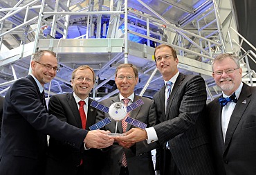 Freuen sich über den heutigen Startschuss für das Projekt Orion (v.l.n.r.): Jim Free (NASA), Jan Wörner (ESA), Bürgermeister Carsten Sieling, Bart Reijnen (Airbus) und Michael Hawes (Lockheed Martin)