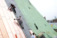 Alt und Neu: Kupfer auf dem Dach des Alten Rathauses