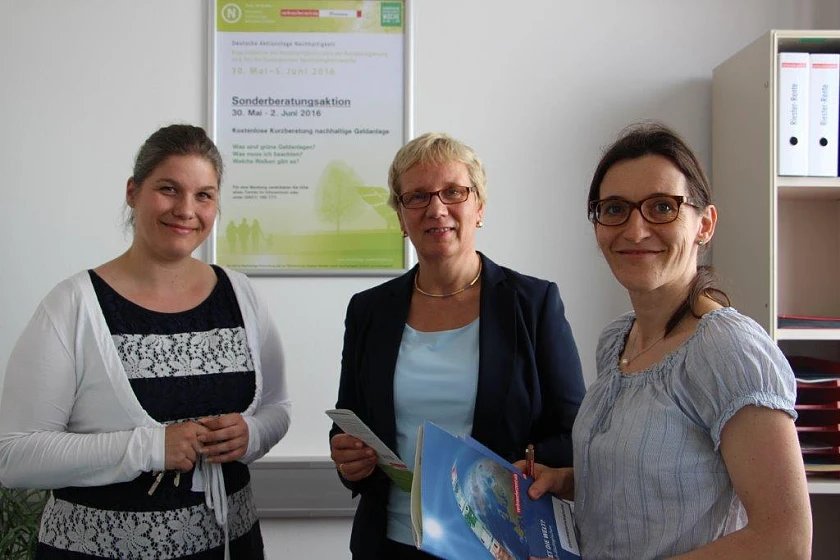 v.l. Vorstand Annabel Oelmann, Senatorin Eva Quante-Brandt, Beraterin Anke Behl