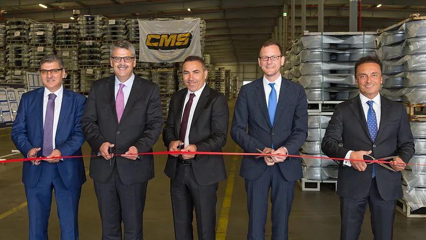 Willkommen an der Weser (v.l.n.r.) – Ruhi Deniz, Handelsattaché des türkischen Generalkonsulats in Hannover, Andreas Heyer, Vorsitzender der Geschäftsführung der WFB Wirtschaftsförderung Bremen GmbH, Ünal Kocaman, CEO CMS Jant ve Makina Sanayi A.S., Martin Günthner, Senator für Wirtschaft, Arbeit und Häfen, und Berat Ösen, Vorstandsvorsitzender CMS, weihten den neuen Standort des türkischen Unternehmens ein.