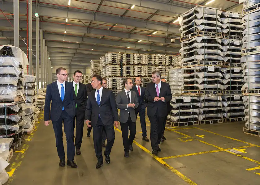 Rund 1,5 Millionen Felgen pro Jahr liefert das Unternehmen CMS im Jahr deutschlandweit aus. Einen kleinen Eindruck bekamen die Gäste bei einer Führung durch das Kommissionslager in Bremen.