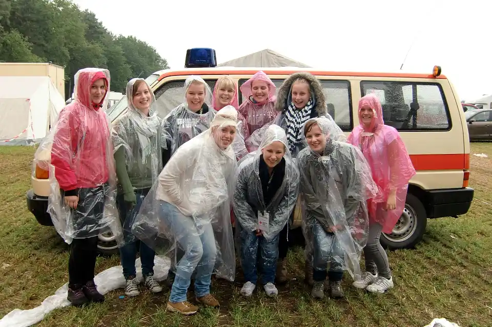 Was wäre Hurricane ohne Regen? Im vergangenen Jahr mussten Azubis des SZ Walle wieder Regenkleidung auspacken.