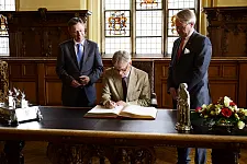 Eintrag in das Goldene Buch