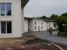 In den Holzrahmenbauten an der Ermlandstraße werden bis zu 250 Geflüchtete eine neue Heimat finden