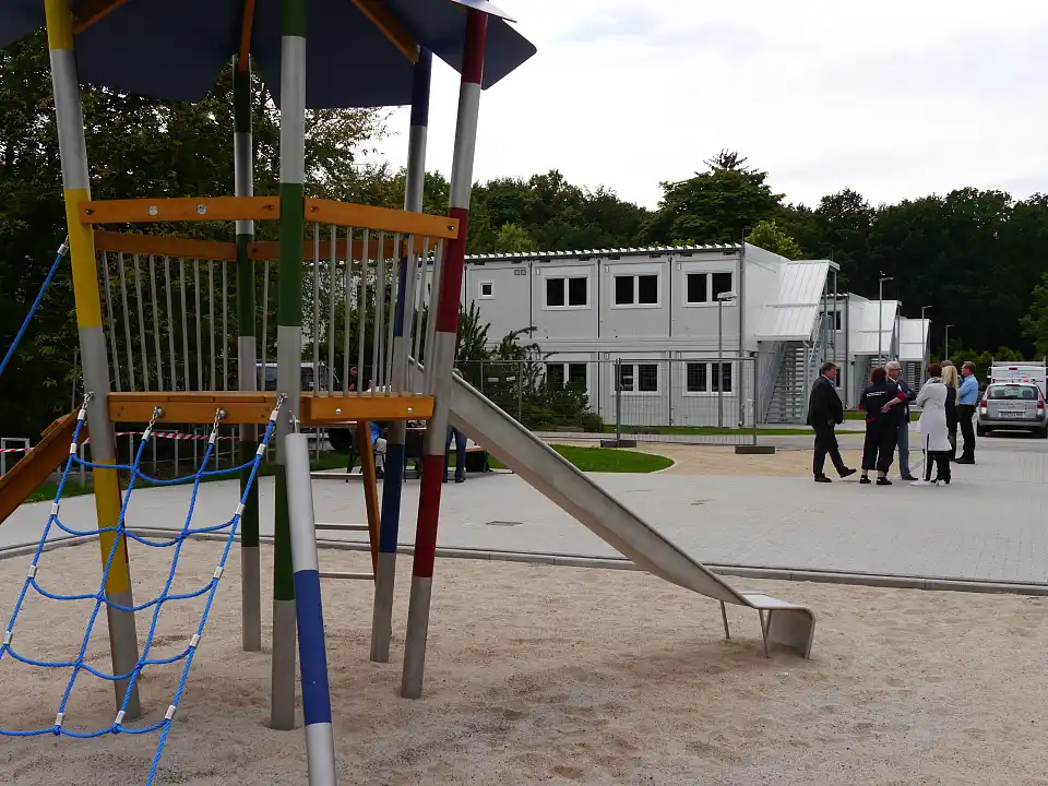 Die Wohnanlage am Ellener Hof. Der erste Bauabschnitt ist fertig, die ersten Flüchtlinge können in der kommenden Woche einziehen. Im September wird dann der zweite Bauabschnitt eröffnet.